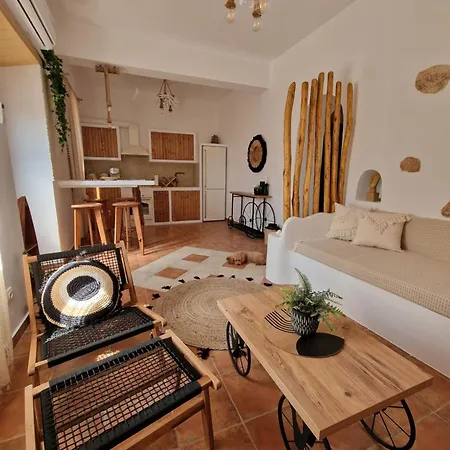 Traditional House Meloi * 斯科拉