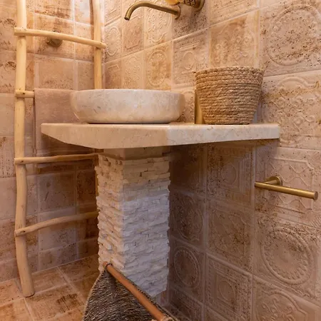 Traditional House Meloi 斯科拉